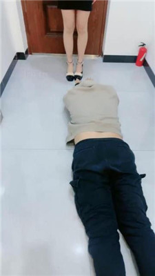 【薯条】绿帽老公伺候女友约会回家【完整版】_HD绳艺资源