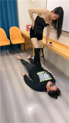 图片[21]_【爱丽丝】双S-踩踏/黑丝美腿恋足舔/舔腋下_HD绳艺资源