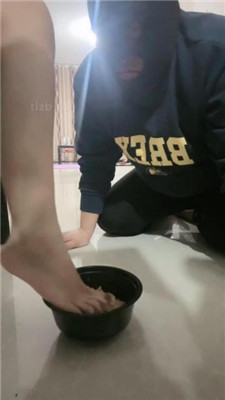 图片[2]_【汐妍大人】踩踏喂食圈养奴_HD绳艺资源