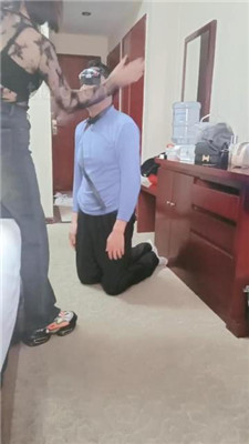 图片[4]_【bibi团】转胯爬行/抽耳光/掐乳/舔闻脏鞋/嘴脱袜子_HD绳艺资源