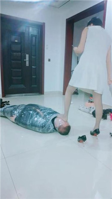 图片[3]_【千寻大大】高跟踩虐木乃伊地毯狗【完整版】_HD绳艺资源