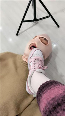 图片[15]_【cc.s】超脏粉色运动鞋白袜踩踏_HD绳艺资源