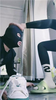 图片[15]_【奶糖】运动后超脏鞋臭白袜踩虐/气味控制辱_HD绳艺资源