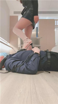 图片[11]_【晓雅】虐猥琐继父-抽耳光/转胯踩踏/骑马/夹手指_HD绳艺资源