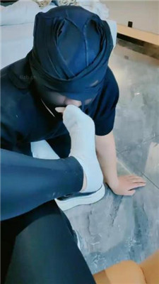 【魔仙s法库】运动后闻超臭白袜_HD绳艺资源