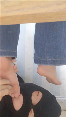 图片[12]_【樱樱】桌底视角-高中生S让狗除脚臭【下】_HD绳艺资源