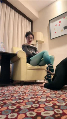 【jenn】铆钉高跟玩虐/转胯狗爬/插嘴踩乳_HD绳艺资源