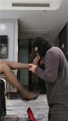 图片[11]_【皮皮】跑骚的代价-高跟长腿踩踏_HD绳艺资源