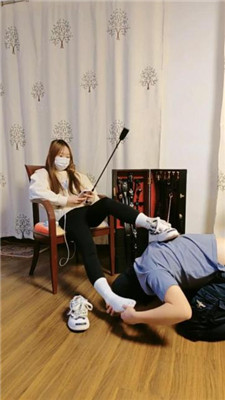 图片[2]_【乔伊】训练/运动鞋白袜辱/踩踏/掐乳_HD绳艺资源