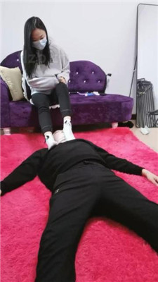 图片[2]_【凌儿女神】臭脚捂脸窒息/踩踏/骑马骑脖_HD绳艺资源
