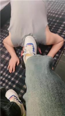 【小林小s】嘴叼白袜/清理运动鞋白袜/骑马转胯/掐乳_HD绳艺资源