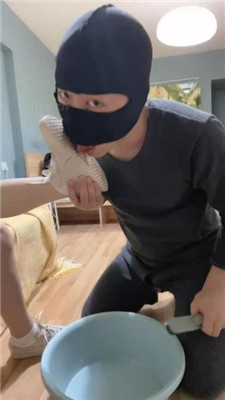 【黑泽兮】刷鞋匠实录-清理超脏小白鞋棉袜_HD绳艺资源