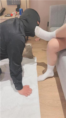 图片[2]_【赵奈奈】品尝裸足/踩脖窒息/吃白袜/清理白靴底_HD绳艺资源