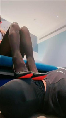 图片[14]_【美娜格格】白领S-黑丝高跟美腿-腿绞窒息/掐乳/臭脚捂脸/跳踩_HD绳艺资源