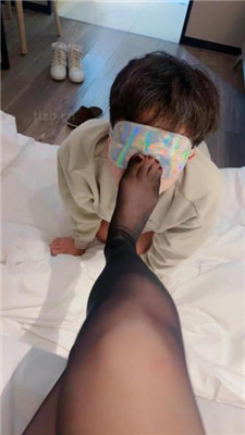 【七七】品尝姐姐的黑丝玉足_HD绳艺资源