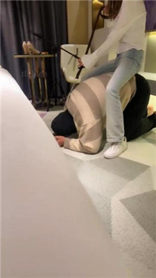 图片[17]_【酒鸽】小白鞋白袜踩虐/骑马转胯/踩狗舌/吃袜子【完整版】_HD绳艺资源