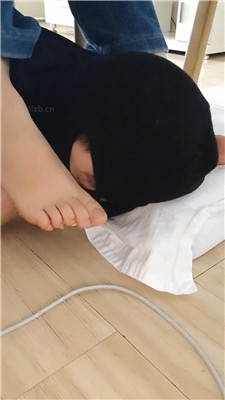 图片[5]_【樱樱】桌底视角-高中生S让狗除脚臭【上】_HD绳艺资源