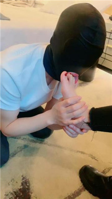 图片[4]_【蜜糖情侣】清理脏长靴/品尝裸足_HD绳艺资源