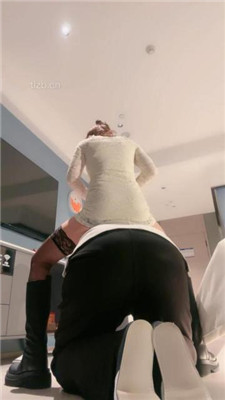 【沐阳大小姐】花式开发小狗-长靴黑丝/骑马/品尝裸足_HD绳艺资源