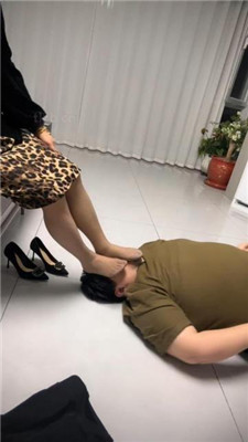 图片[17]_【冰色】恶毒继母-高跟肉丝脚踩狗儿子/口水鞋底_HD绳艺资源