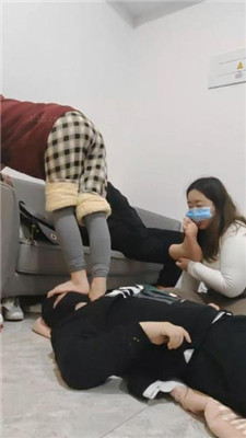 图片[4]_【樱樱】情侣主-让闺蜜下跪伺候-踩踏/裸足恋足舔【七】_HD绳艺资源