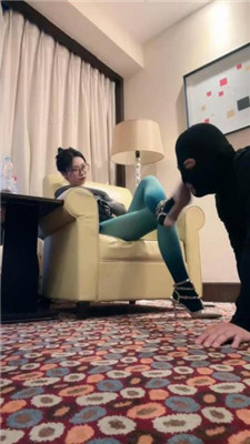 图片[2]_【jenn】铆钉高跟玩虐/转胯狗爬/插嘴踩乳_HD绳艺资源