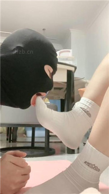 图片[9]_【欣欣子】新人S-短靴白袜/掐乳插嘴/恋足舔_HD绳艺资源