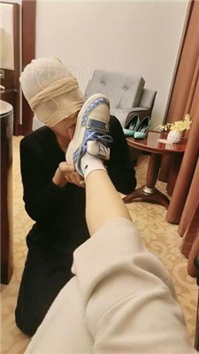 【诗恩大大】清理脏鞋底/踩踏喂食/脚插嘴_HD绳艺资源