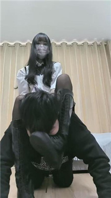 【可爱鬼】胯下崇拜/断脖骑马/人肉坐垫/全体重踩踏_HD绳艺资源