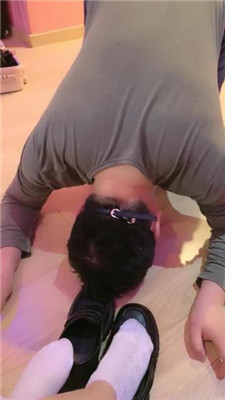 图片[6]_【蓝蓝大S】狗舌清理皮鞋脏棉袜_HD绳艺资源