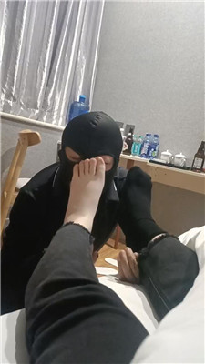 图片[2]_【鑫鑫夫妻】闻舔黑棉袜超臭裸足_HD绳艺资源