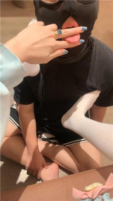 【小麦】皮鞋白袜萝莉S-磕头求虐/掐乳/臭脚狂舔