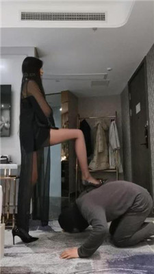 图片[4]_【皮皮】跑骚的代价-高跟长腿踩踏_HD绳艺资源