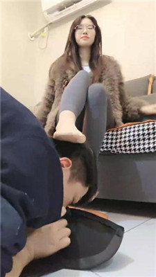 图片[2]_【嘉妮】当脚垫/长靴肉丝踩/臭脚捂脸_HD绳艺资源