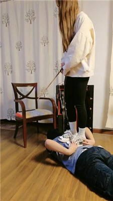 图片[7]_【乔伊】训练/运动鞋白袜辱/踩踏/掐乳_HD绳艺资源