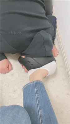 图片[4]_【上上】夜跑后超臭船袜让男友闻【完整版】_HD绳艺资源