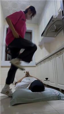 【精神小妹】绳艺技巧双手-脏臭鞋全体重踩踏 bf43175_HD绳艺资源