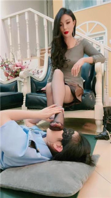 图片[18]_【爱神】母畜-跪舔高跟短靴/打手心/吐口水强迫舔/闻鞋窝/脚插嘴_HD绳艺资源