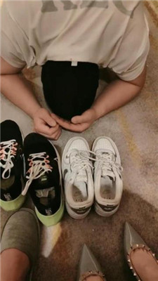 图片[25]_【青岛00后大学生】情侣主羞辱老m-黑丝踩踏/脚喂酸奶_HD绳艺资源