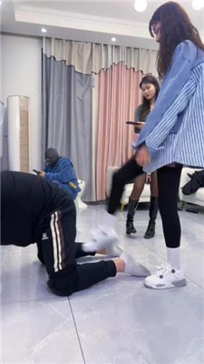 图片[10]_【麋鹿银儿】双S-素人网红-运动鞋踩踏/掐脖手捂窒息/耳光转胯_HD绳艺资源