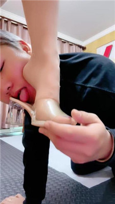 图片[3]_【倪梵】高跟狠扎踩踏/浓痰咀嚼物喂食/跪舔深喉_HD绳艺资源