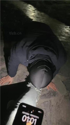 【娩娩大魔王】户外遛狗爬行-舔脏小白鞋_HD绳艺资源