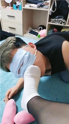 图片[2]_【悦悦大大】跑步后超臭白袜狂舔狂吸/袜子塞嘴踩踏_HD绳艺资源