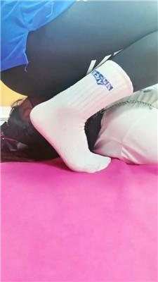 【璃茉】白袜脚捂脸+坐脸窒息【双视角完整版】 bf43111_HD绳艺资源