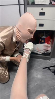 图片[2]_【樱木花道】开发女高中生-粗跟鞋白丝全体重踩/脚窒息/嘴洗袜子_HD绳艺资源