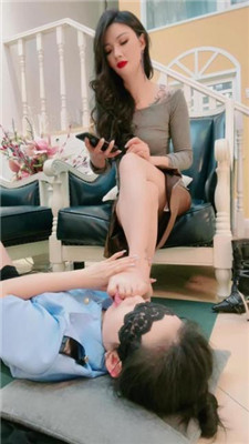 图片[21]_【爱神】母畜-跪舔高跟短靴/打手心/吐口水强迫舔/闻鞋窝/脚插嘴_HD绳艺资源