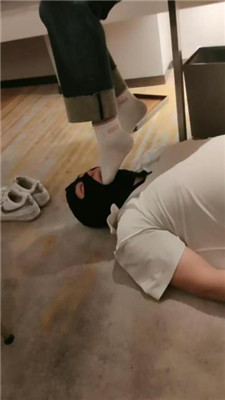 图片[10]_【青岛00后大学生】情侣主羞辱老m-舔鞋底/踩食/白袜脚深喉_HD绳艺资源