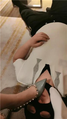 图片[20]_【青岛00后大学生】情侣主羞辱老m-黑丝踩踏/脚喂酸奶_HD绳艺资源