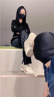 图片[2]_【曼伊】模特S-居高临下视角-清理小白鞋/圣水泡棉袜_HD绳艺资源