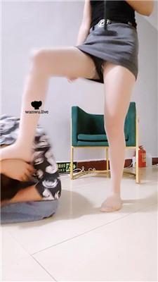 【孤傲女帝】丝袜美腿踩踏踢踹/坐脸窒息/掐乳【双视角版】 bf43287_HD绳艺资源